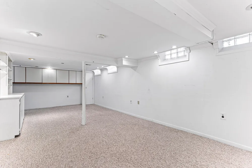 1698 Lexington Street Plymouth City, MI 48170