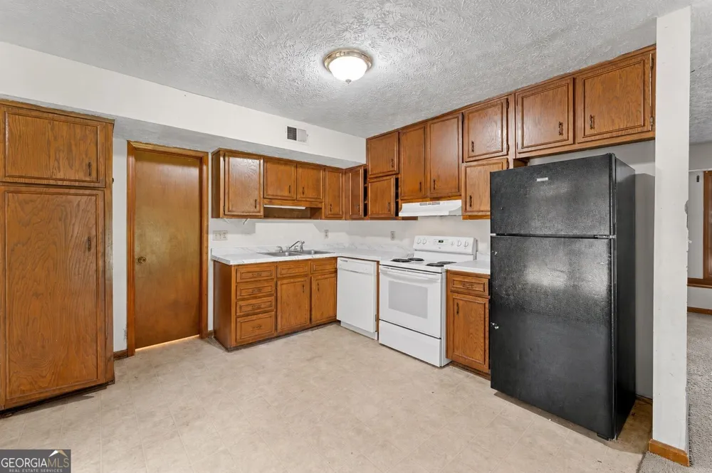 1043 Ascot CT Riverdale, GA 30296