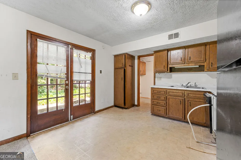 1043 Ascot CT Riverdale, GA 30296
