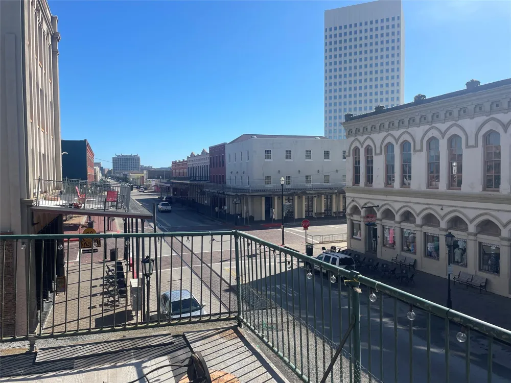 2116 Strand Street #202 Galveston, TX 77550