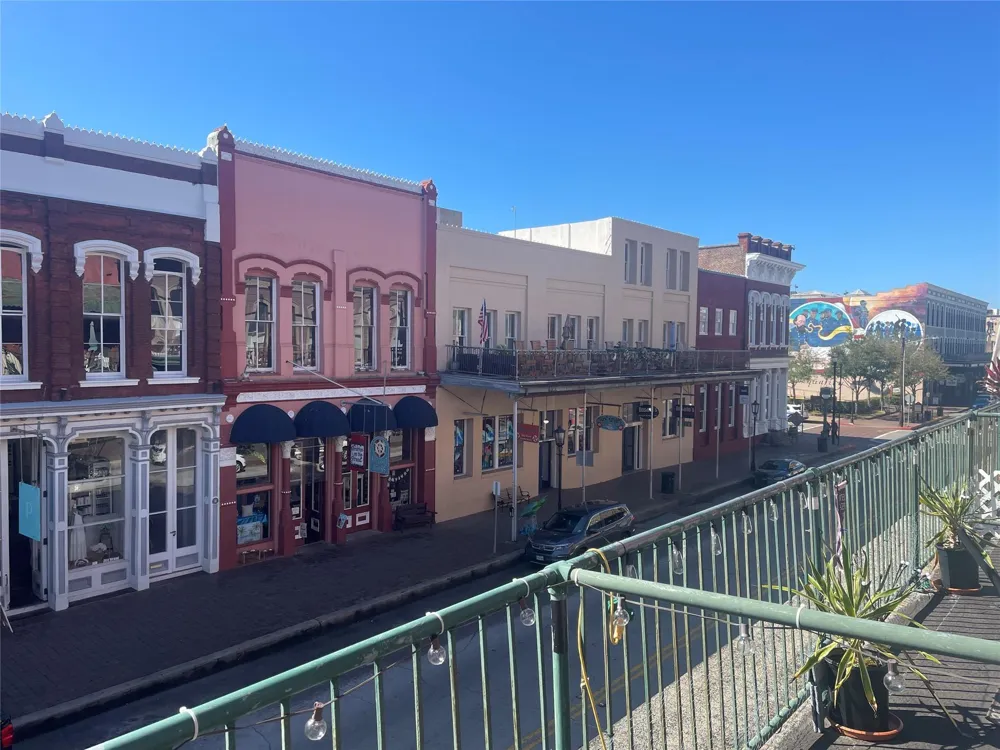 2116 Strand Street #202 Galveston, TX 77550