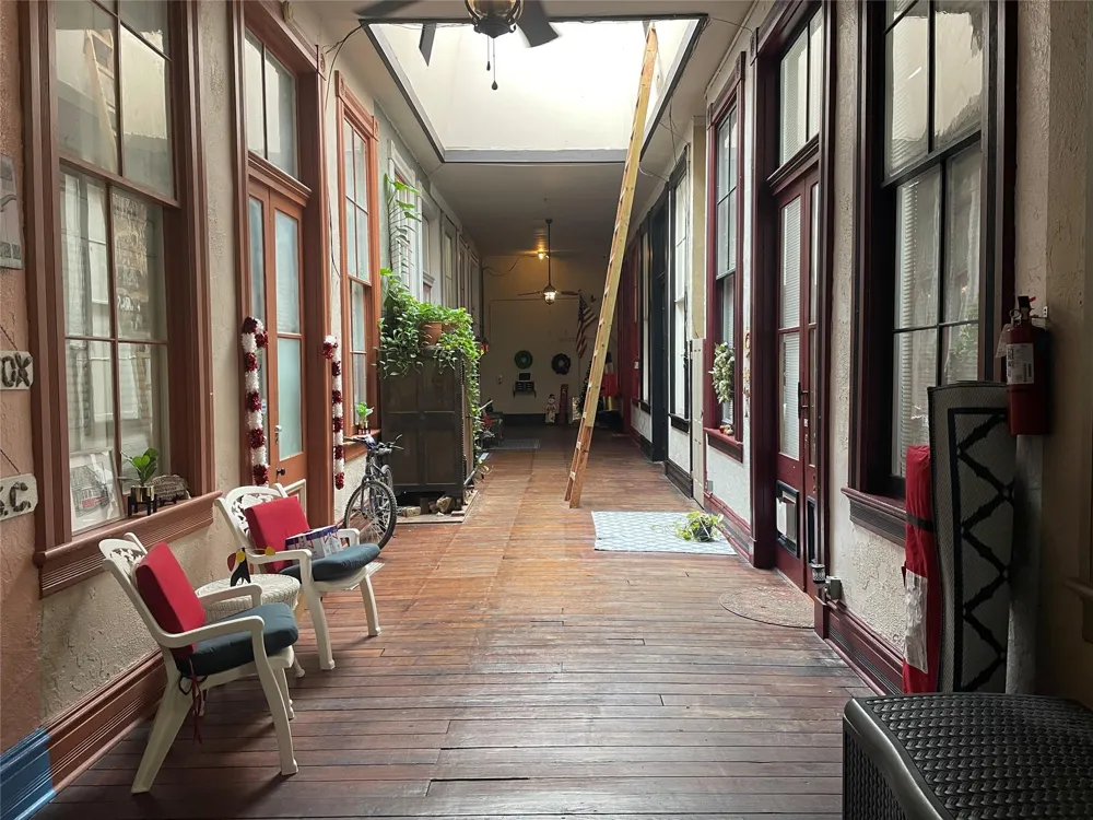 2116 Strand Street #202 Galveston, TX 77550