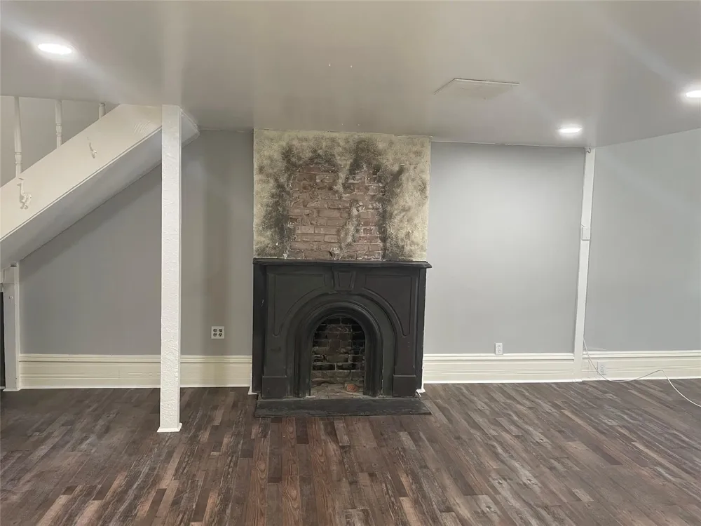 2116 Strand Street #202 Galveston, TX 77550