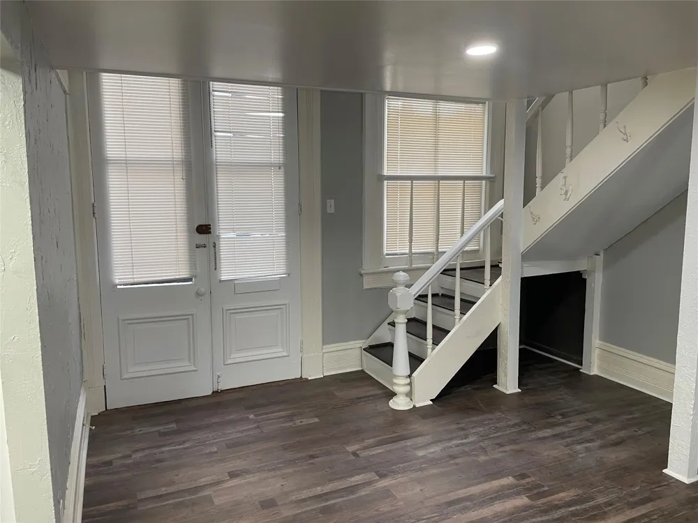 2116 Strand Street #202 Galveston, TX 77550