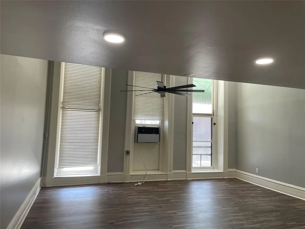 2116 Strand Street #202 Galveston, TX 77550