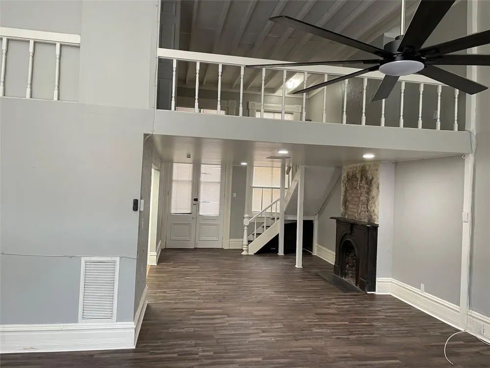 2116 Strand Street #202 Galveston, TX 77550