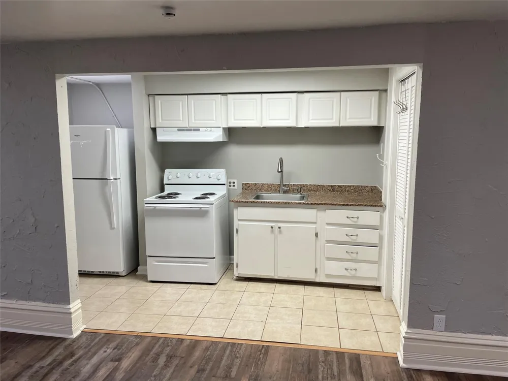 2116 Strand Street #202 Galveston, TX 77550