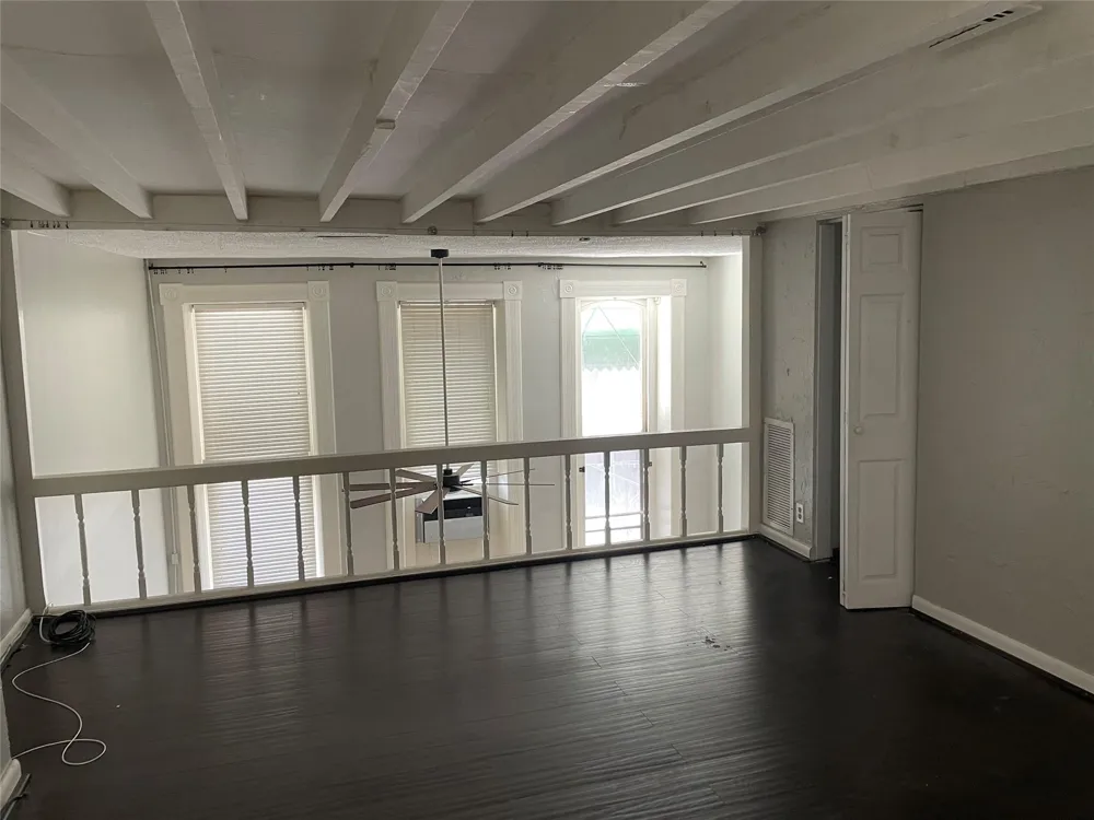 2116 Strand Street #202 Galveston, TX 77550