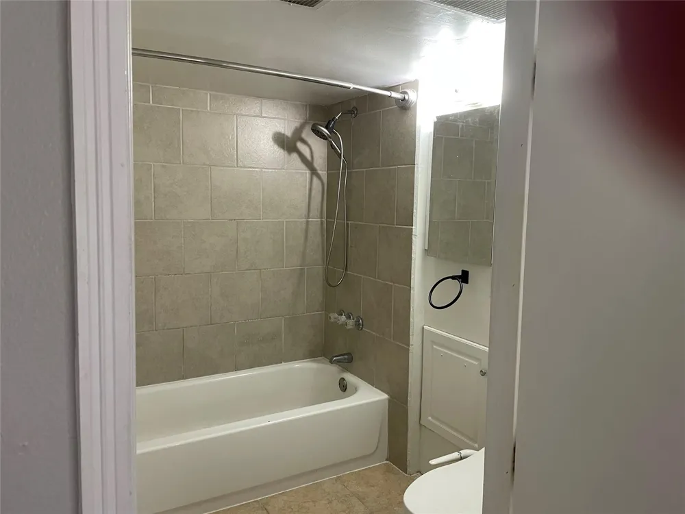 2116 Strand Street #202 Galveston, TX 77550