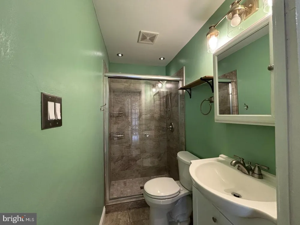 32 PEAR STREET Palmyra, NJ 08065