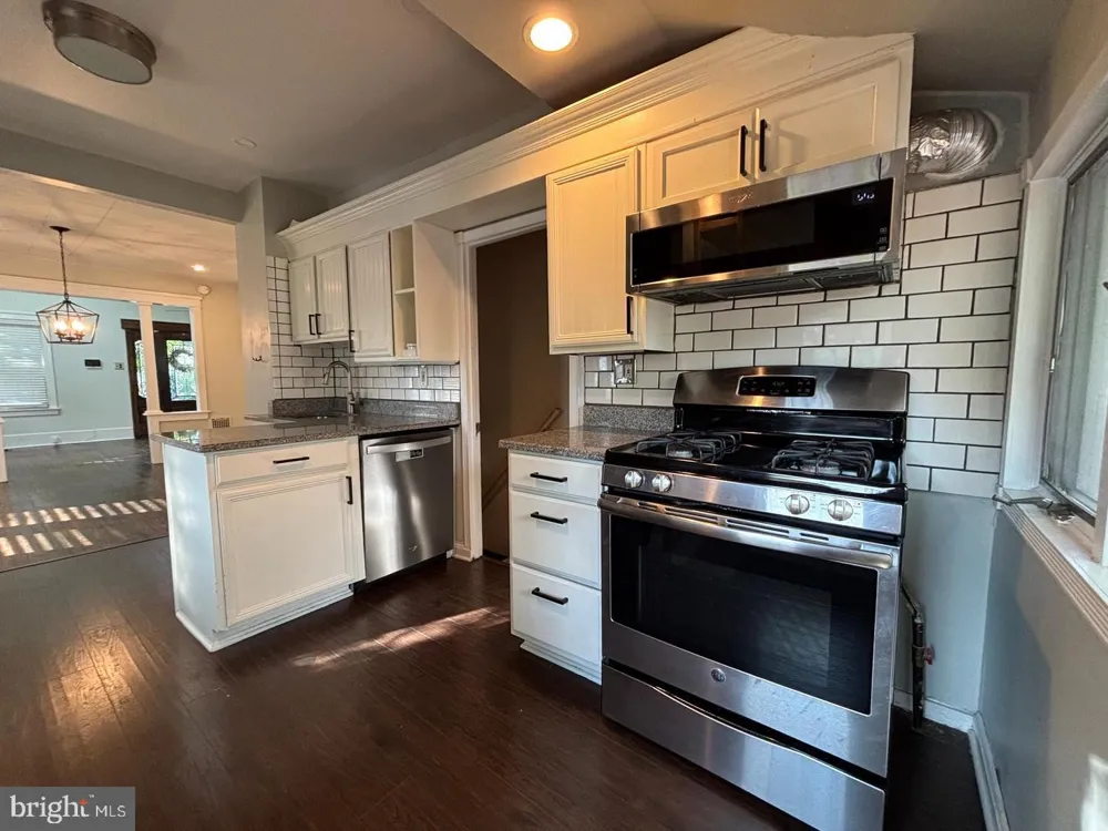32 PEAR STREET Palmyra, NJ 08065