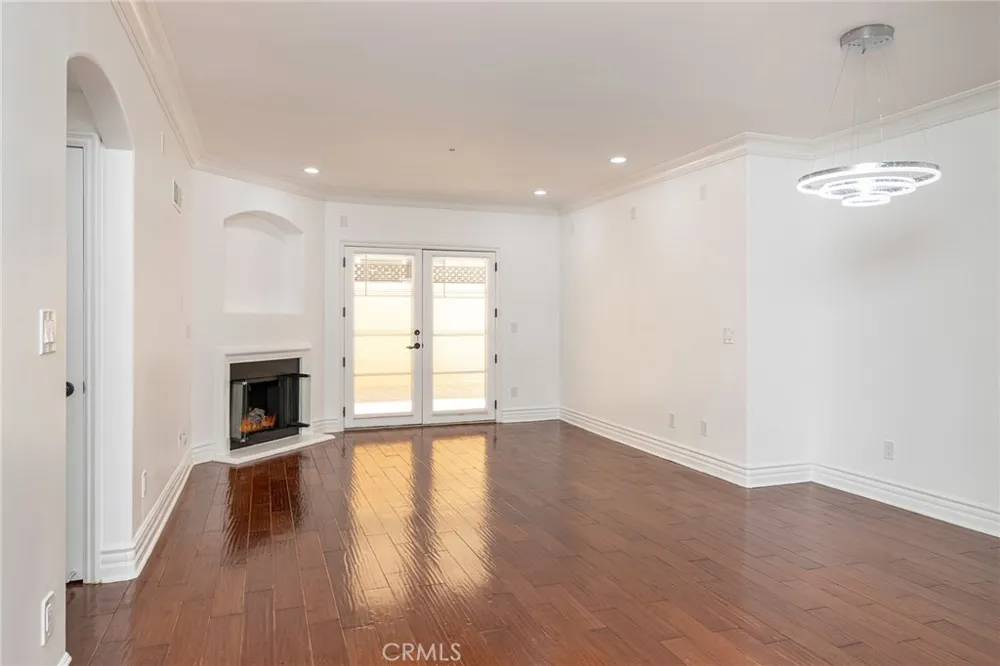 12026 Hoffman #104 Studio City, CA 91604