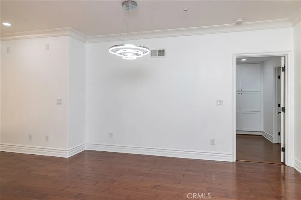 12026 Hoffman #104 Studio City, CA 91604