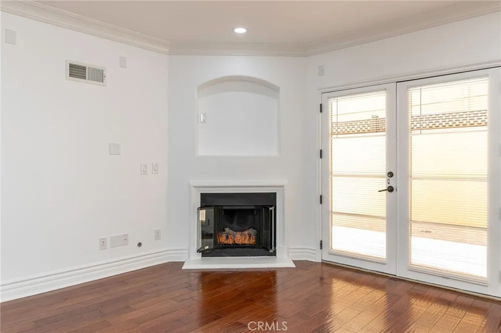 12026 Hoffman #104 Studio City, CA 91604