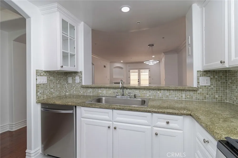 12026 Hoffman #104 Studio City, CA 91604