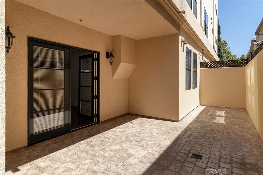 12026 Hoffman #104 Studio City, CA 91604