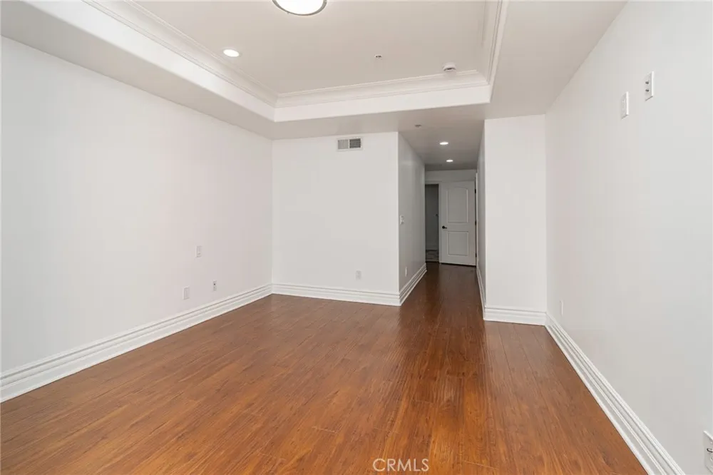 12026 Hoffman #104 Studio City, CA 91604