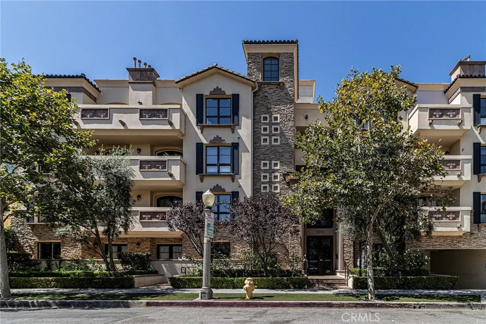 12026 Hoffman #104 Studio City, CA 91604