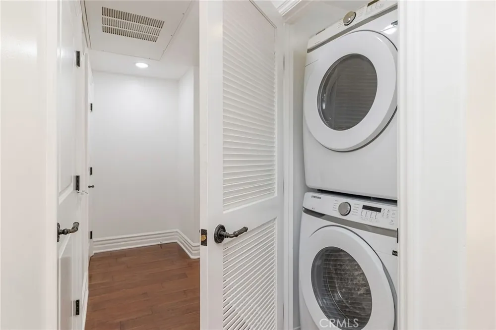 12026 Hoffman #104 Studio City, CA 91604