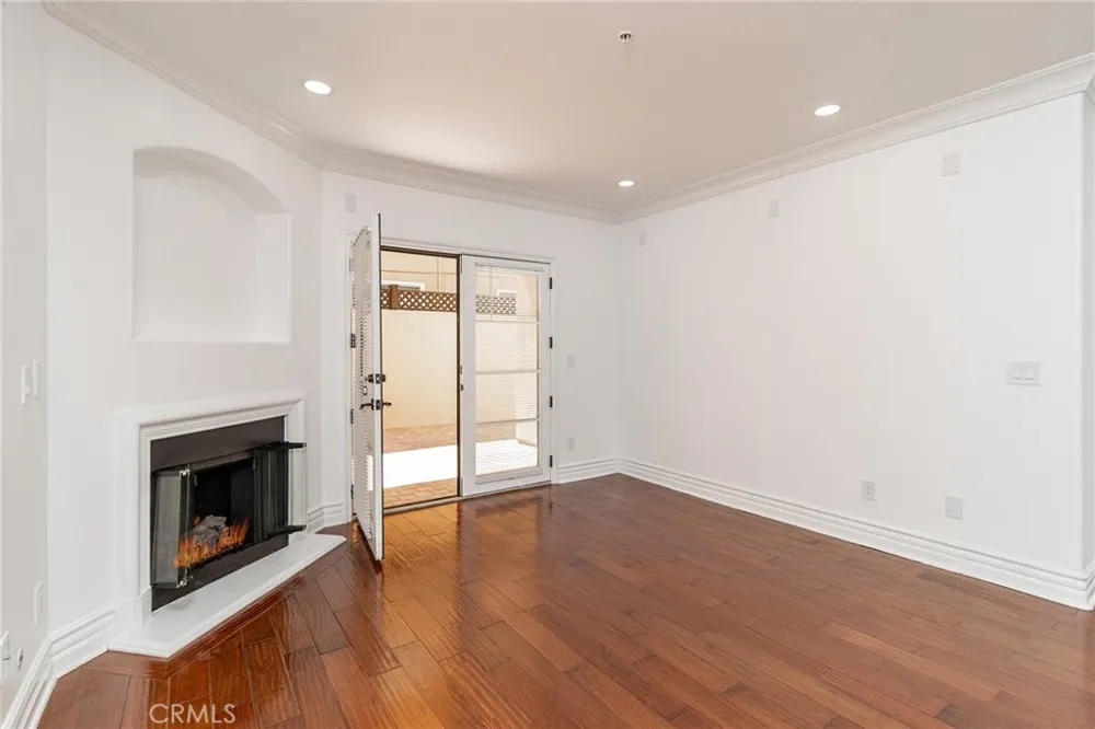 12026 Hoffman #104 Studio City, CA 91604