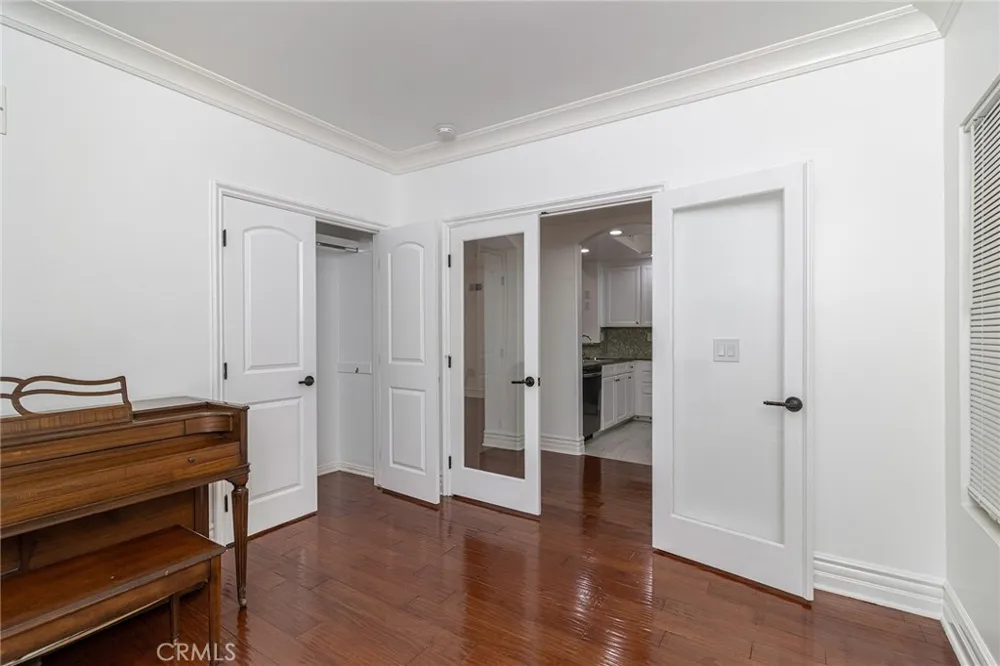 12026 Hoffman #104 Studio City, CA 91604