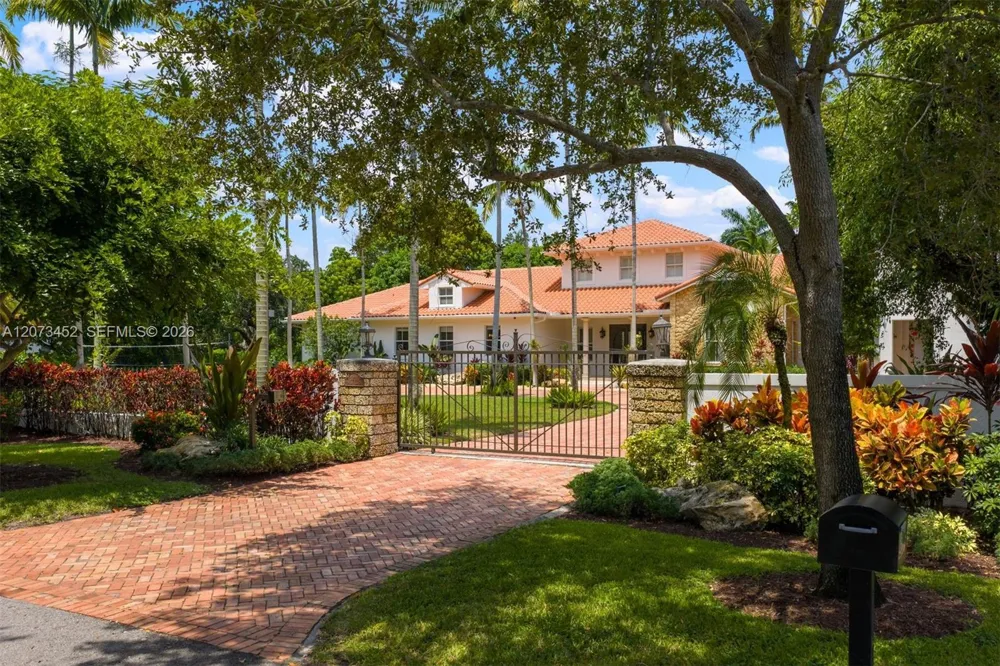 6235 Rolling Road Dr Pinecrest, FL 33156