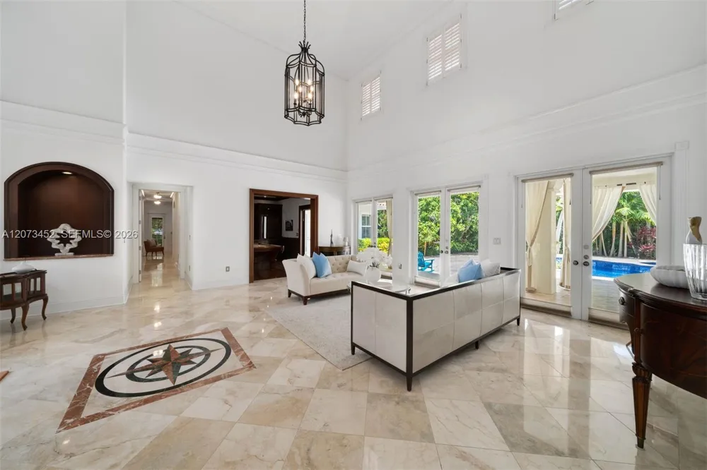 6235 Rolling Road Dr Pinecrest, FL 33156
