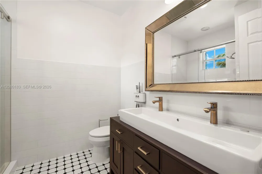 19473 38th Ct Sunny Isles Beach, FL 33160