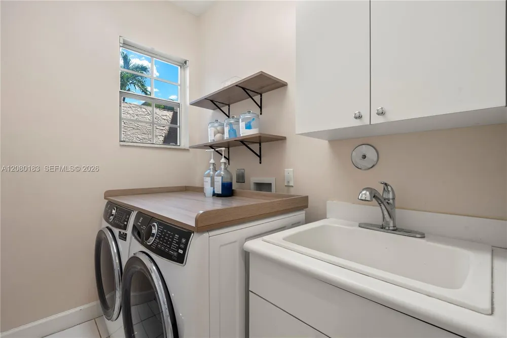 19473 38th Ct Sunny Isles Beach, FL 33160