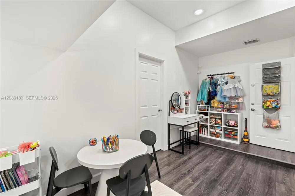 19473 38th Ct Sunny Isles Beach, FL 33160