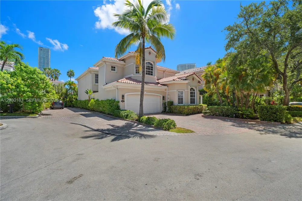 19473 38th Ct Sunny Isles Beach, FL 33160