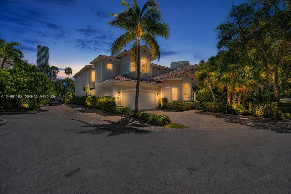 19473 38th Ct Sunny Isles Beach, FL 33160