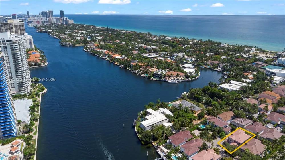 19473 38th Ct Sunny Isles Beach, FL 33160