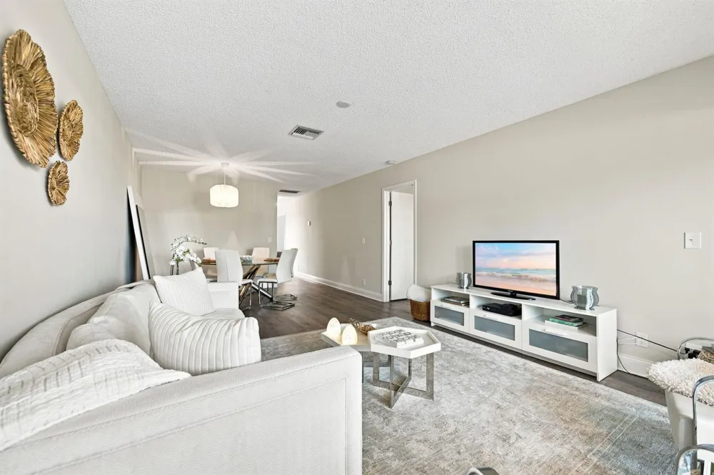 1121 CACTUS TERRACE #203 Delray Beach, FL 33445
