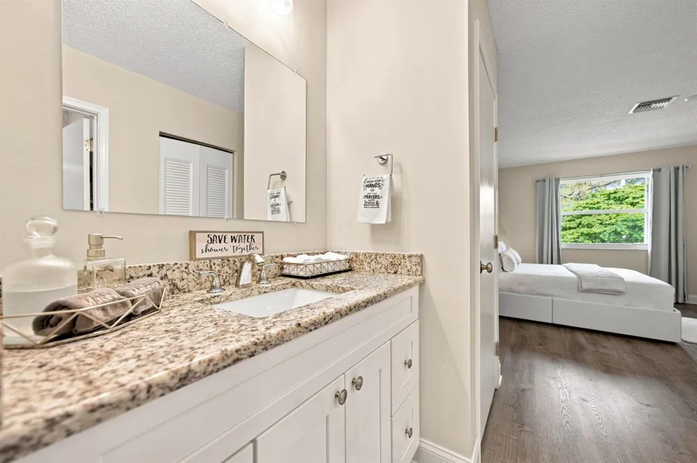1121 CACTUS TERRACE #203 Delray Beach, FL 33445