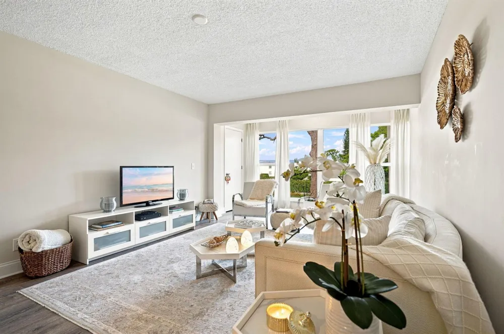 1121 CACTUS TERRACE #203 Delray Beach, FL 33445