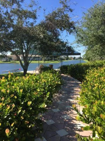 344 Norwich O West Palm Beach, FL 33417