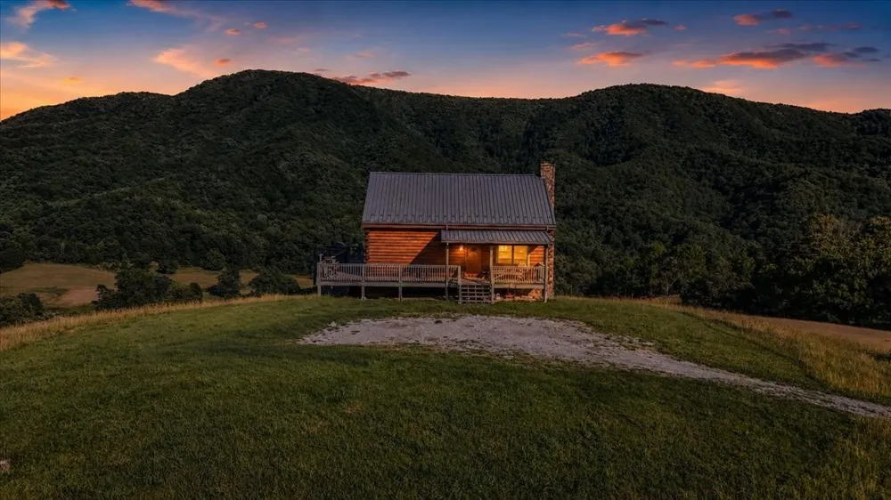 490 Mountain Springs Rd Tannersville, VA 24377