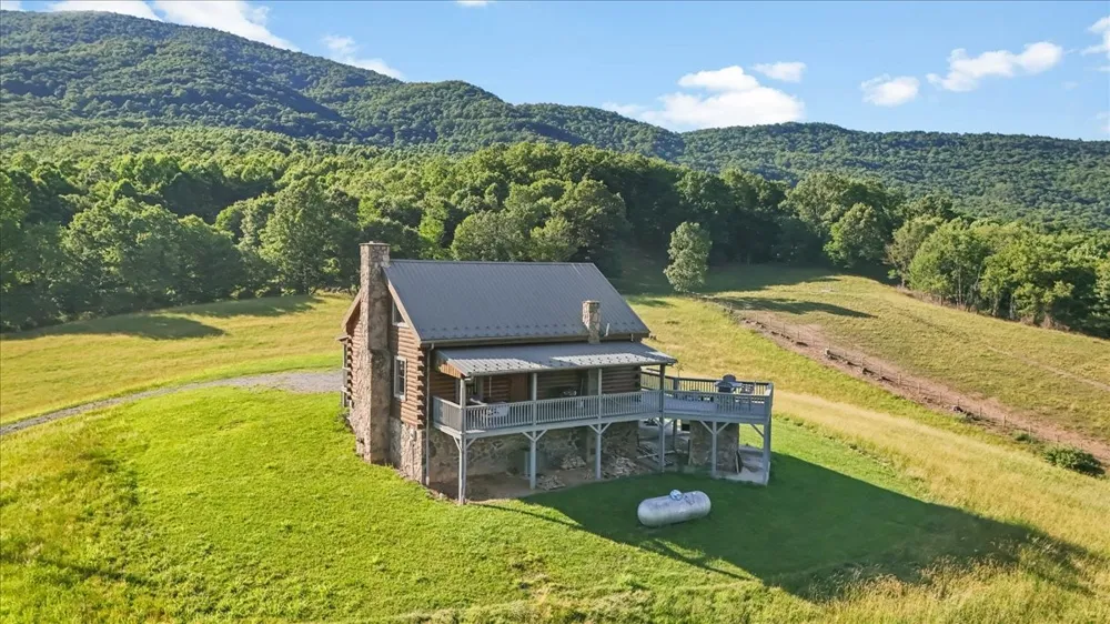 490 Mountain Springs Rd Tannersville, VA 24377