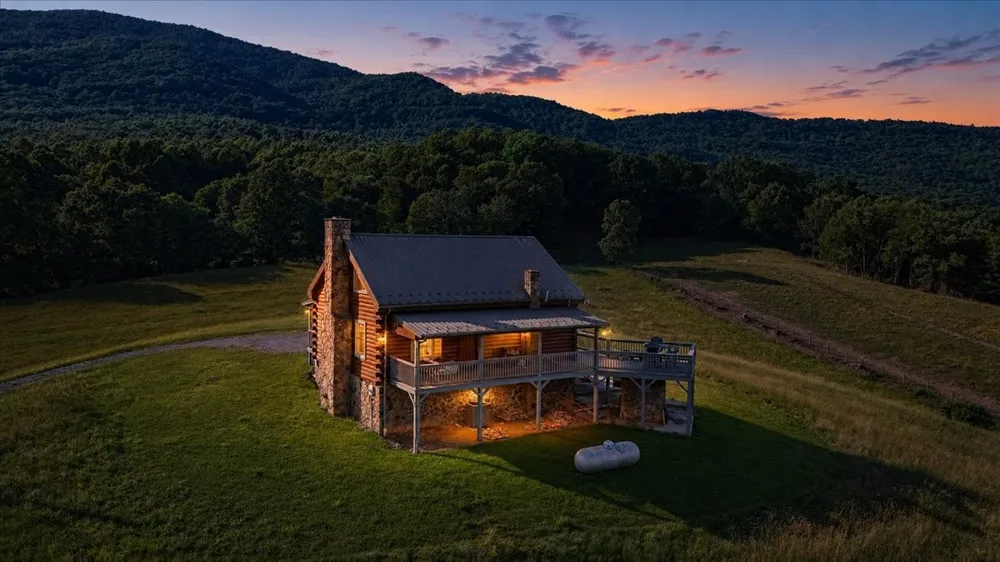 490 Mountain Springs Rd Tannersville, VA 24377