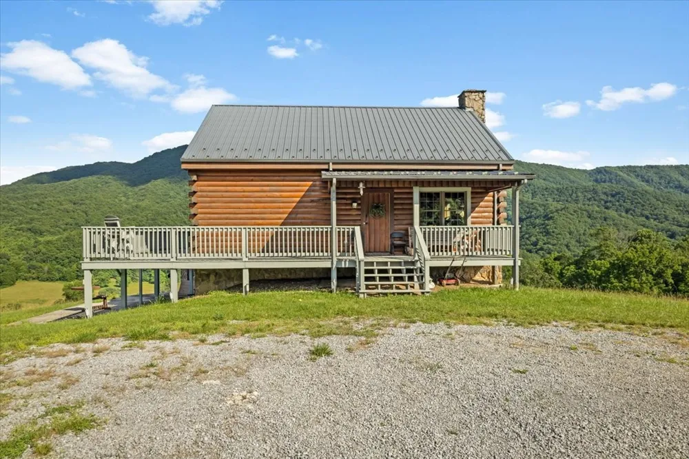 490 Mountain Springs Rd Tannersville, VA 24377