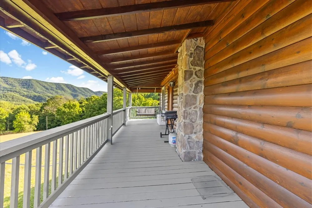 490 Mountain Springs Rd Tannersville, VA 24377