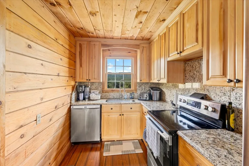 490 Mountain Springs Rd Tannersville, VA 24377