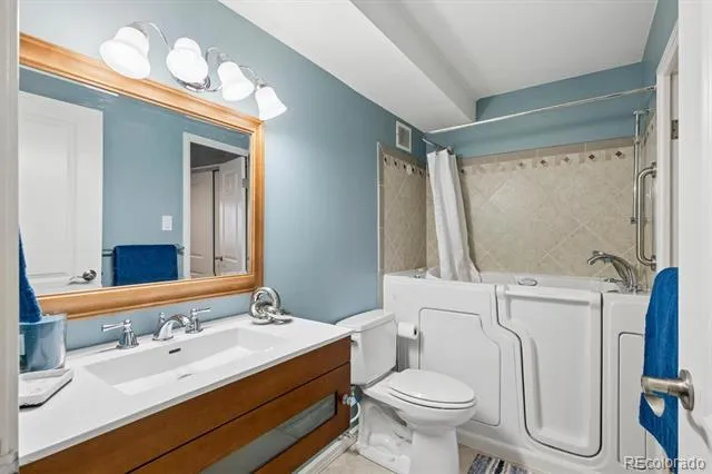 690 S Alton Way #6C Denver, CO 80247