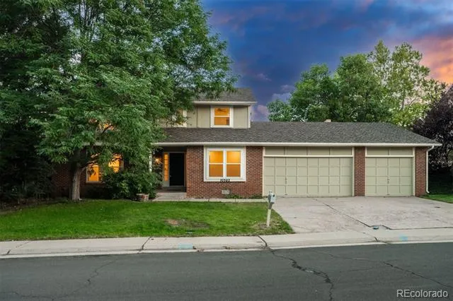 10562 E Maplewood Drive Englewood, CO 80111
