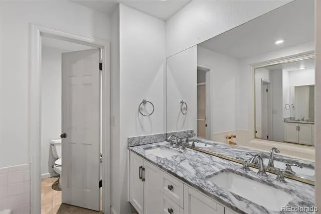 10562 E Maplewood Drive Englewood, CO 80111