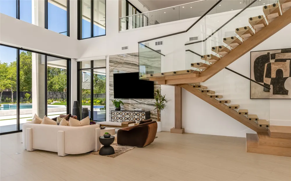 10011 Lennox Lane Dallas, TX 75229