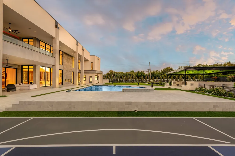 10011 Lennox Lane Dallas, TX 75229
