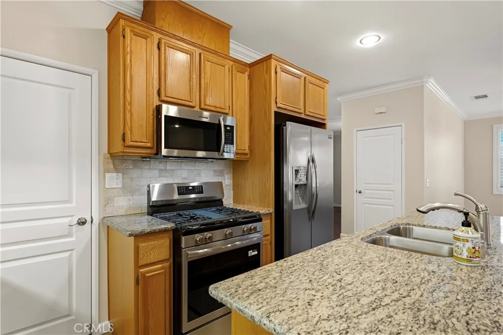 8071 Hazeltine Hemet, CA 92545