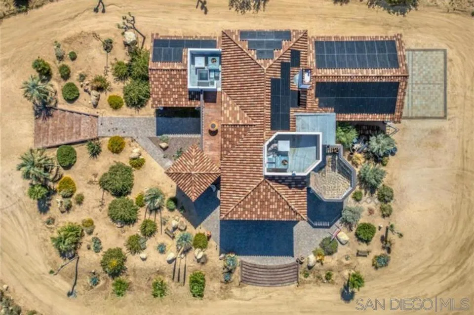 8022 Wesley Rd Joshua Tree, CA 92252